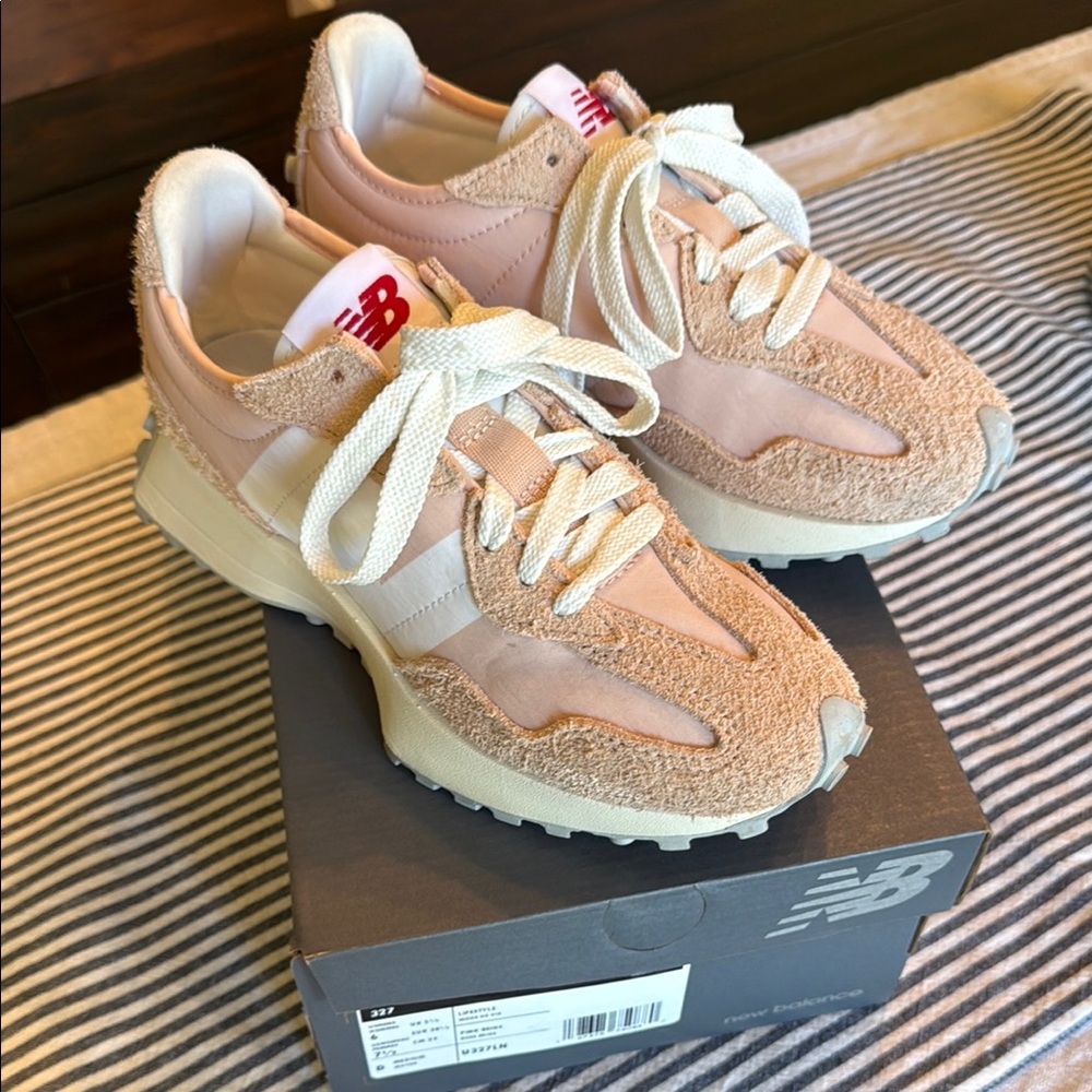 New Balance White Cream Sneakers Suede Mesh